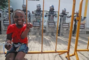 ▲ Este año, la política del INM ha sido mantener en Chiapas los flujos fronterizos, pero tras los hechos de violencia contra migrantes, recientemente denunciados en video, el control parece no existir, acusan activistas.